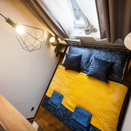 Stylish In Old Town Апартаменты